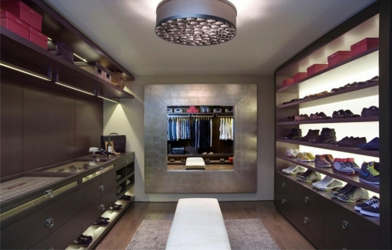 amenagement-dressing-moderne-miroir-cadre-métal-rangement-chaussures-tiroirs-compartiment-cravates