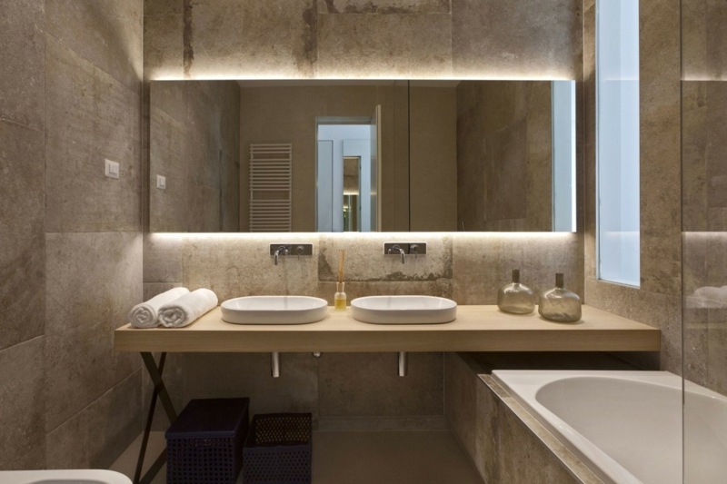 amenagement-interieur-maison-miroir-rectangulaire-plan-vasque-baignoire