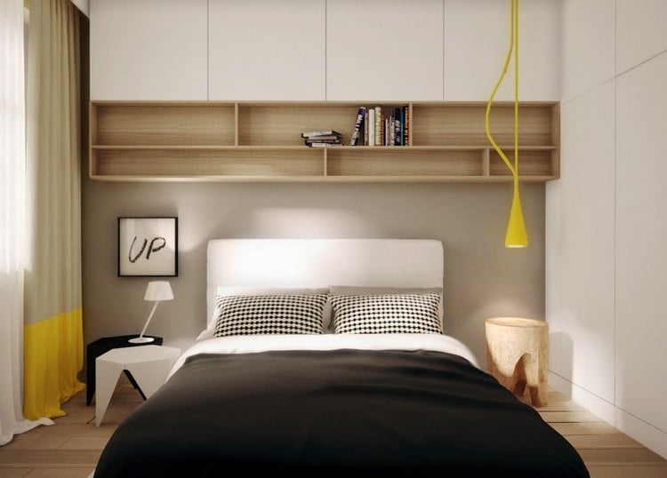 amenagement-petite-chambre-armoire-étagères-ouvertes-hauteur-plafond-suspension-jaune-table-chevet-noir-blanc