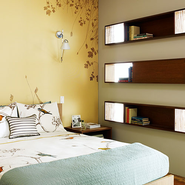 amenagement-petite-chambre-modules-muraux-bois-séclairage-led-peinture-murale-jaune