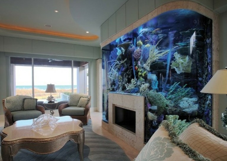 aquarium-maison-grand-moderne-cheminée-mobilier-style-classique