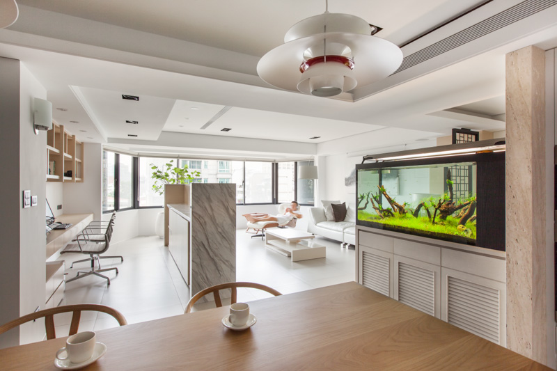 aquarium-maison-séparation-moderne-coin-lounge-coin-bureau aquarium maison