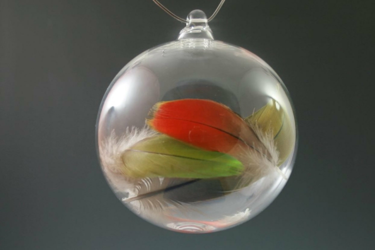 boule-Noel-decorer-plumes-décoratives-bulle-verre boule de Noël