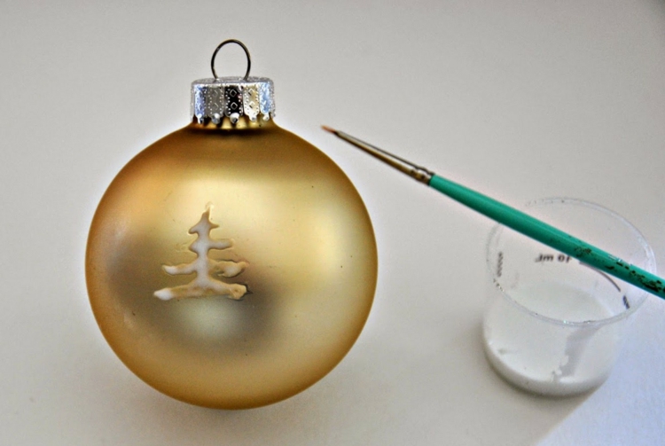 boule-Noel-decorer-transparente-déco-coloriage-couleur-or-sapin-blanc boule de Noël