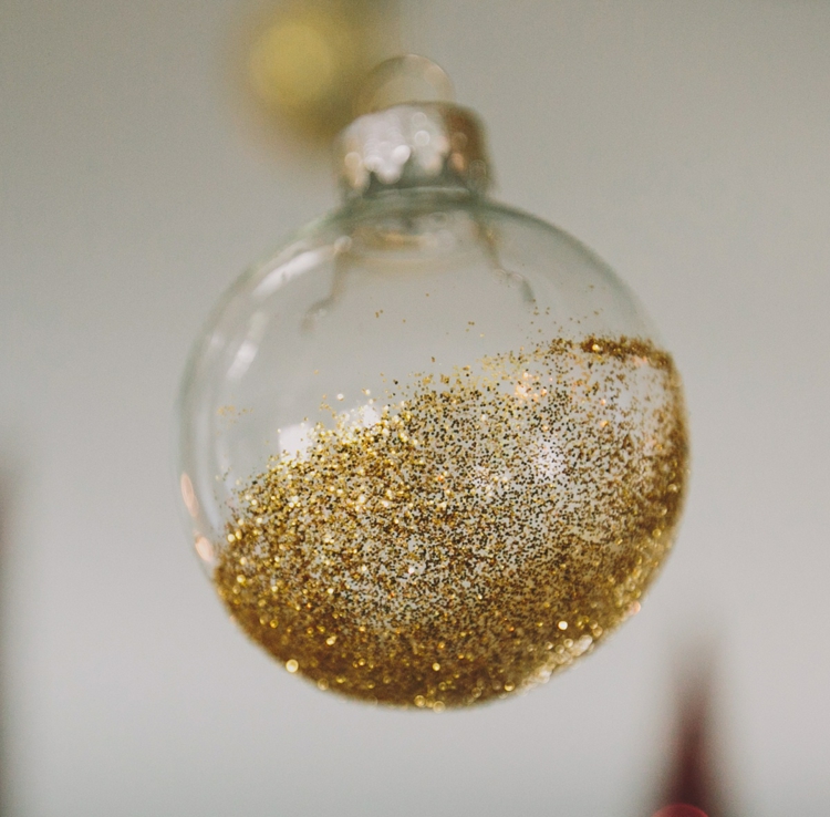 boule-Noel-decorer-transparente-glitter-or