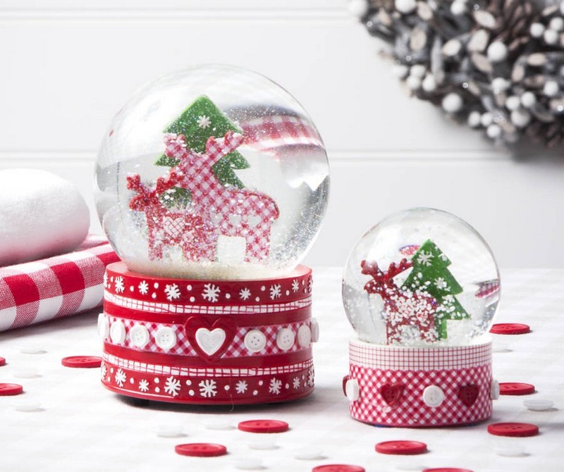 boule-neige-faite-maison-Noël-rennes-tissu-rouge-blanc