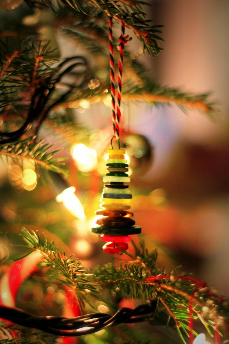 bricolage-Noel-ornement-arbre-noel-mini-sapin-boutons-DIY bricolage pour Noël