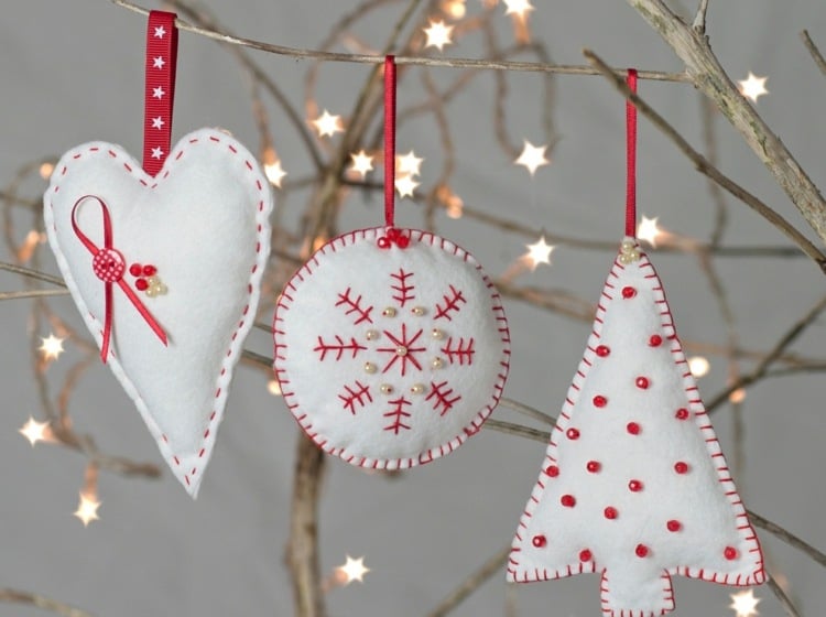 bricolage-Noel-tricotage-noel-ornements-sapin-feutre-blanc-paillettes-rouges