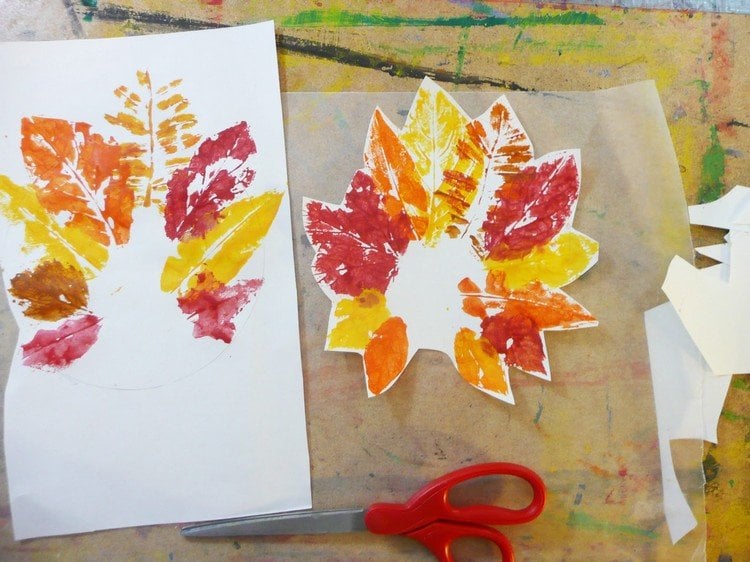 bricolage-automne-enfants-feuilles-ciseaux