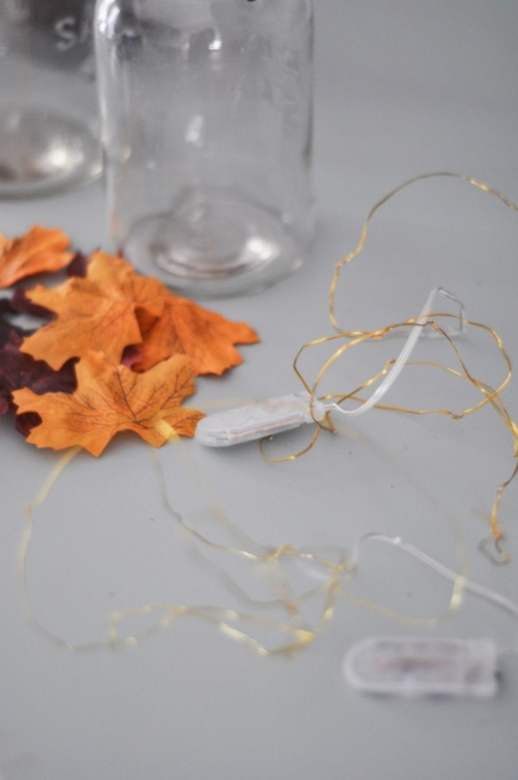 bricolage-decoration-automne-feuilles-automne-orange-piles-led