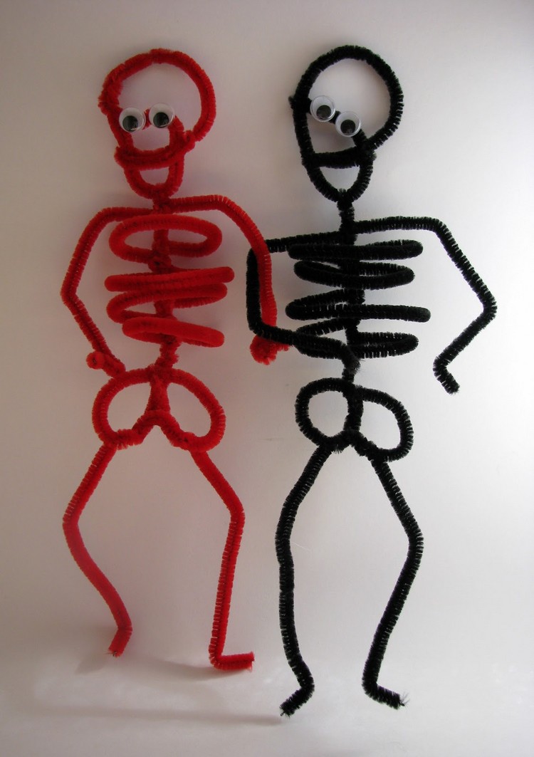 bricolage-enfants-automne-nettoie-pipes-squelettes-rouge-noir bricolage avec les enfants