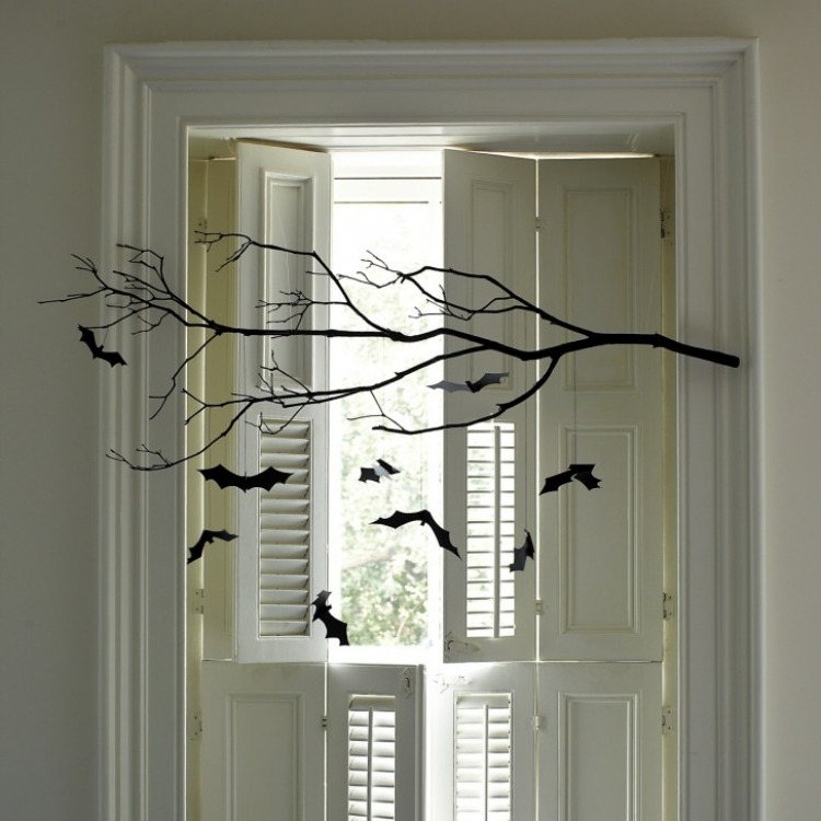 bricolage-facile déco fenêtre automne-chauve-souris-branche-volets