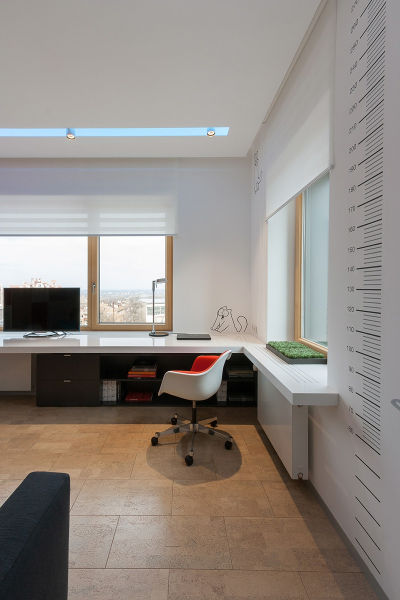 bureau-domicile-carrelage-sol-aspect-bois-chaise-blanc-orane-meuble-bureau-large