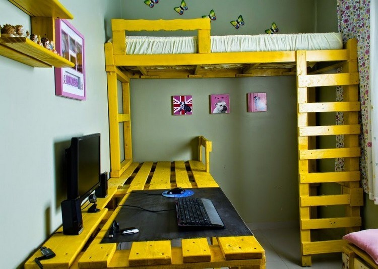 bureau-en-bois-palettes-lit-mezzanine-jaune-bureau-ordinateur