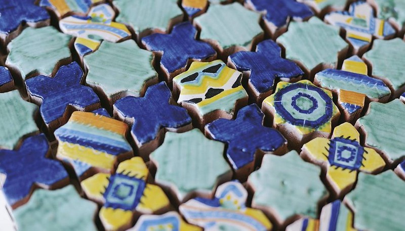 carrelage-design-artistique-mosaique-nuances-bleu-vue-près-eco-ceramica