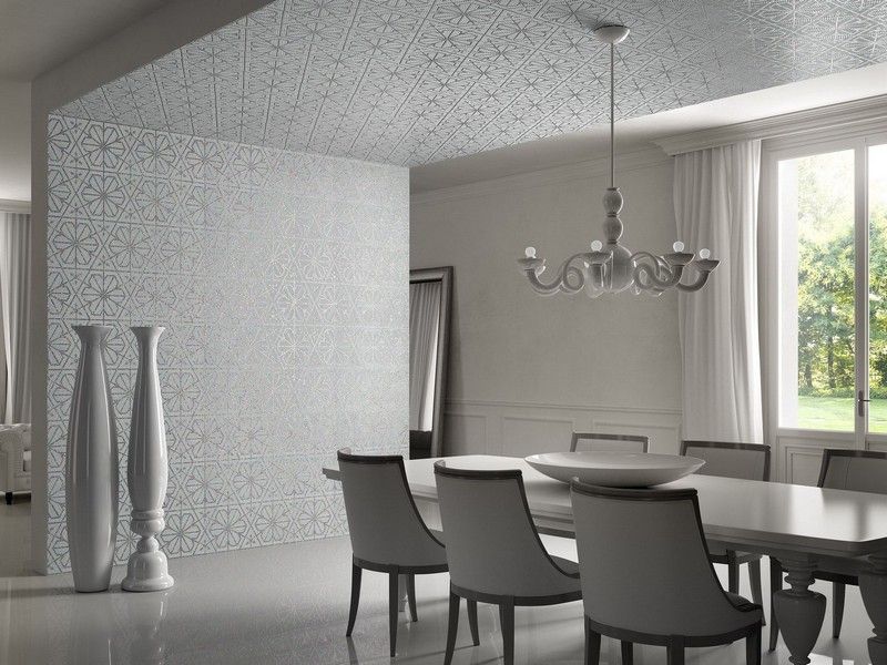 carrelage-mosaique-cuisine-blanche-motifs-floraux-couleur-argent-salle-manger-blanche carrelage mosaïque