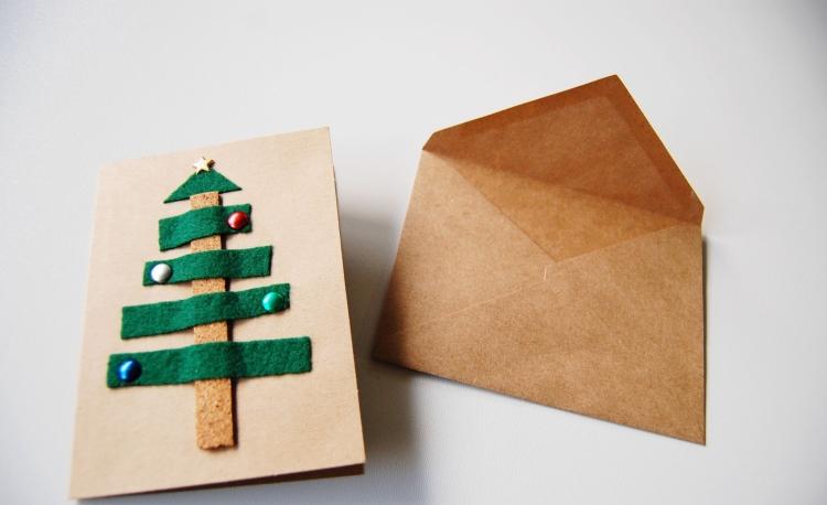 carte-Noel-fabriquer-soi-meme-carton-épais-arbre-noel-bandes-feutre-vert-punaises