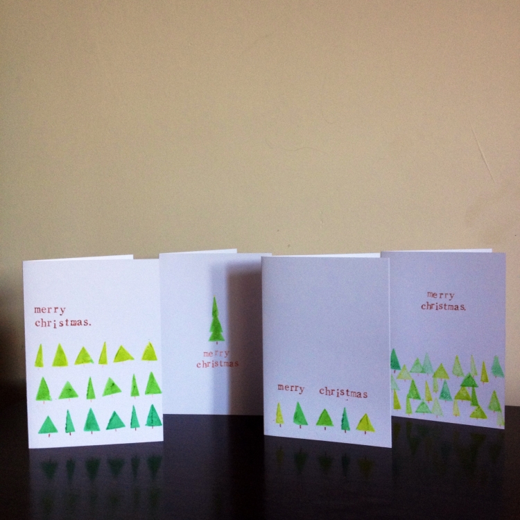 carte-Noel-fabriquer-tamponnée-ancre-sapins-verts-message-joyeux-Noel carte de Noël à fabriquer