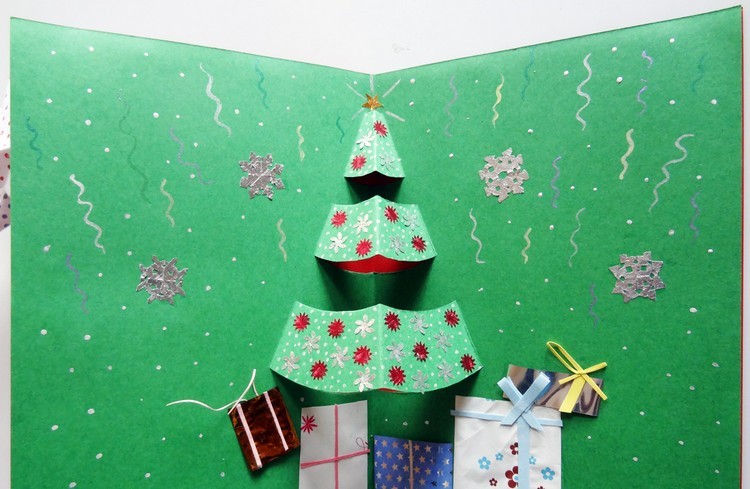 carte-pop-up-Noel-DIY-arbre-noel-boîtes-cadeaux-flocons-neige
