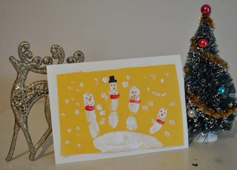 carte-vœux Noël faite maison bonhommes neige empreintes main