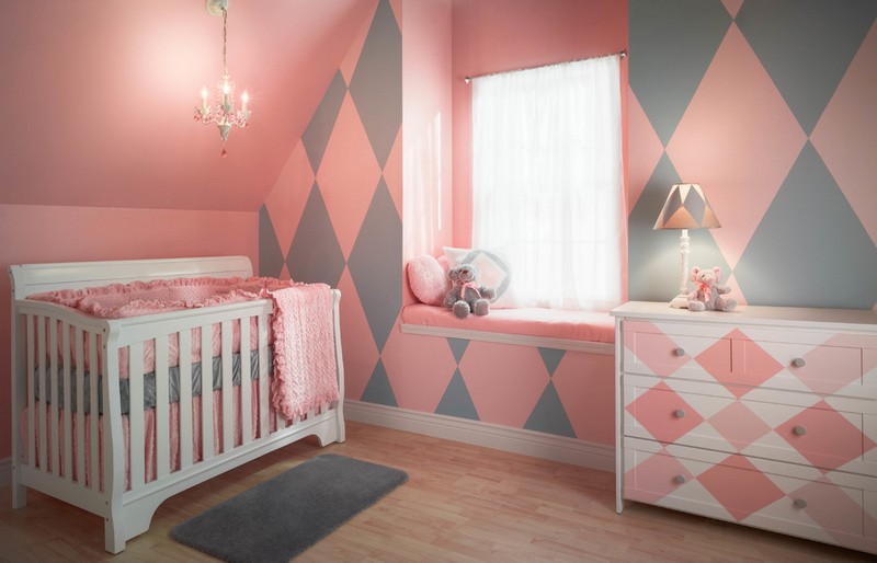 chambre-bebe-fille-couleur-rose-grise-lit-tapis-parquet-flottant