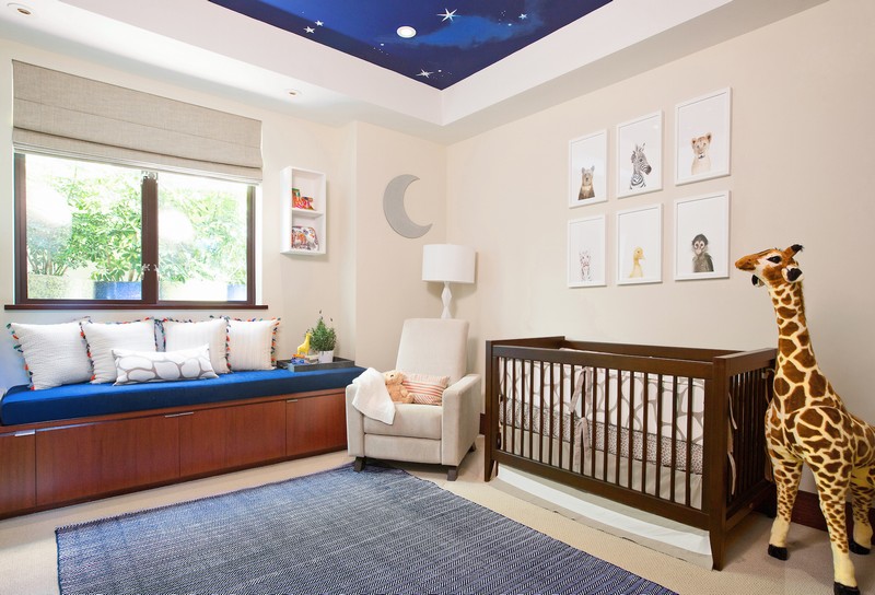chambre-bebe-fille-girafe-canape-droit-rembourre-tapis-deco-plafond