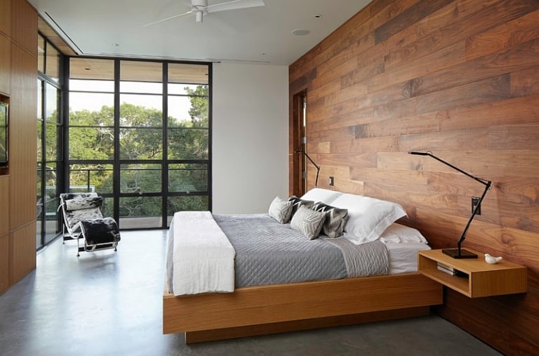 chambre-blanche-bois-peinture-murale-grand-lit-tout-confort-plafond-deco