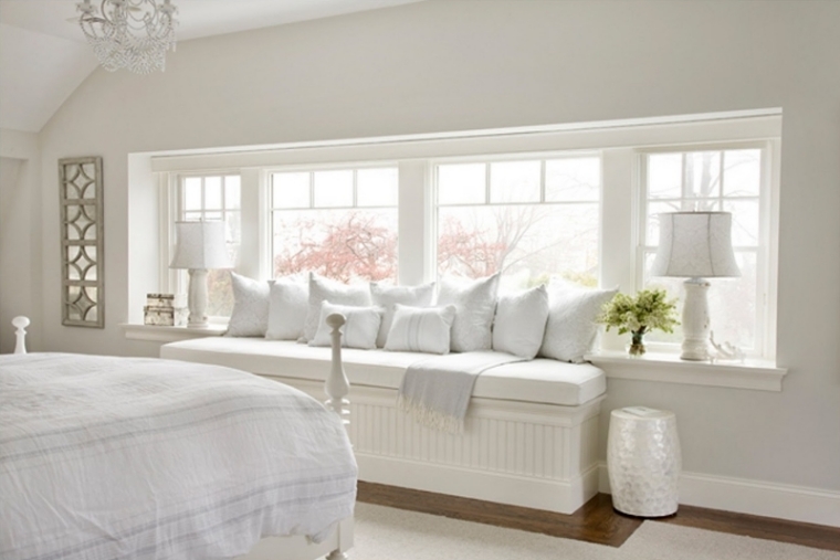 chambre-blanche canapé fenêtre coussins blancs