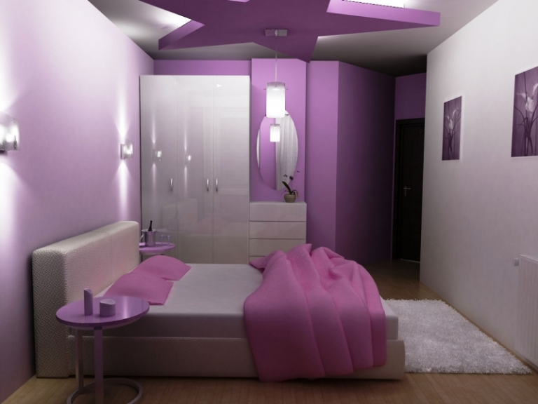 chambre-blanche-eclairage-interieur-peinture-murale-violette-tapis