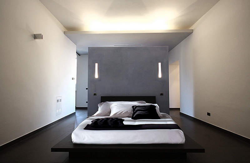 chambre-blanche-grand-lit-tout-confort-coussins-eclairage-interieur