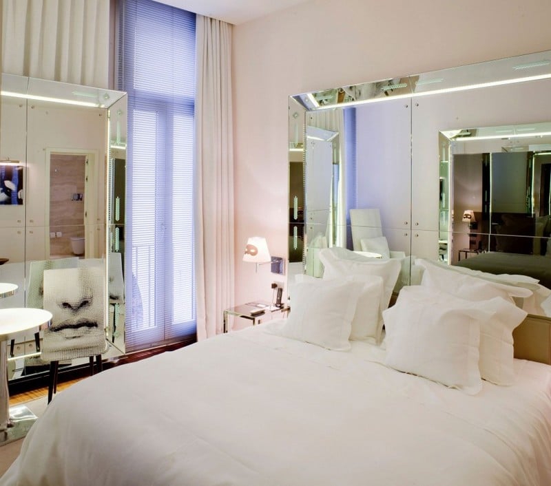 chambre blanche mobilier-design miroirs bords biseautés