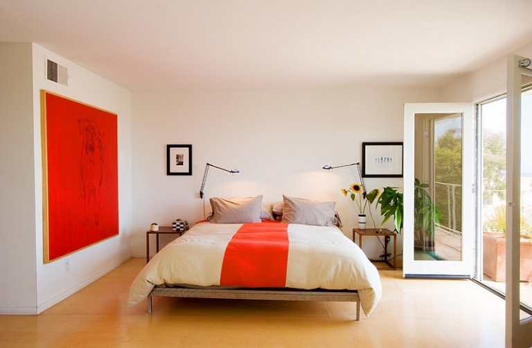 chambre-blanche-tableau-orange-coussins-grand-lit-tout-confort-table-chevet