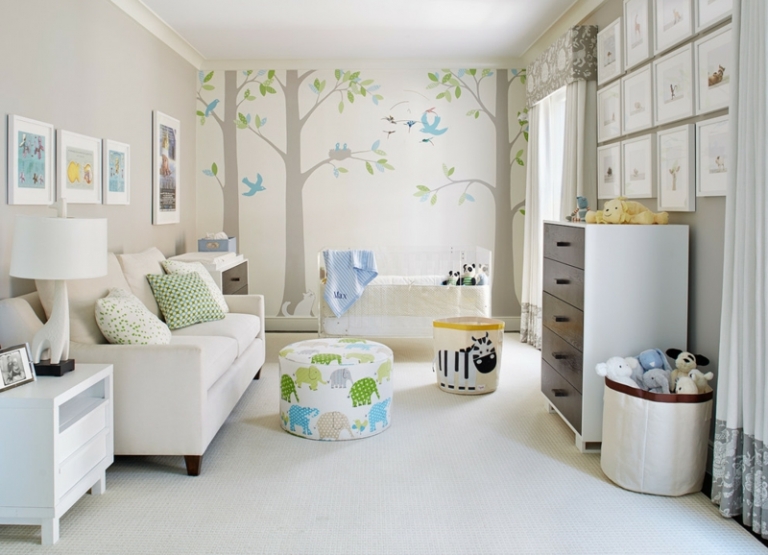 chambre bébé blanche décorée stickers arbres poufs éléphants
