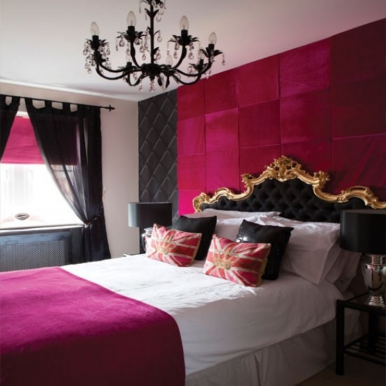 chambre coucher style néo-baroque décorée couleur pourpre