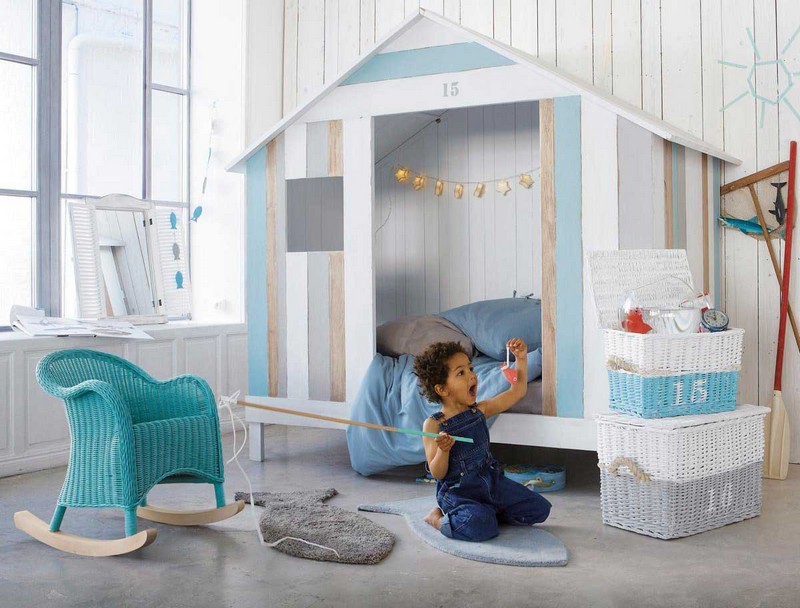 chambre-enfant-cottage cabane bois fauteuil bascule tressé bleu-turquoise