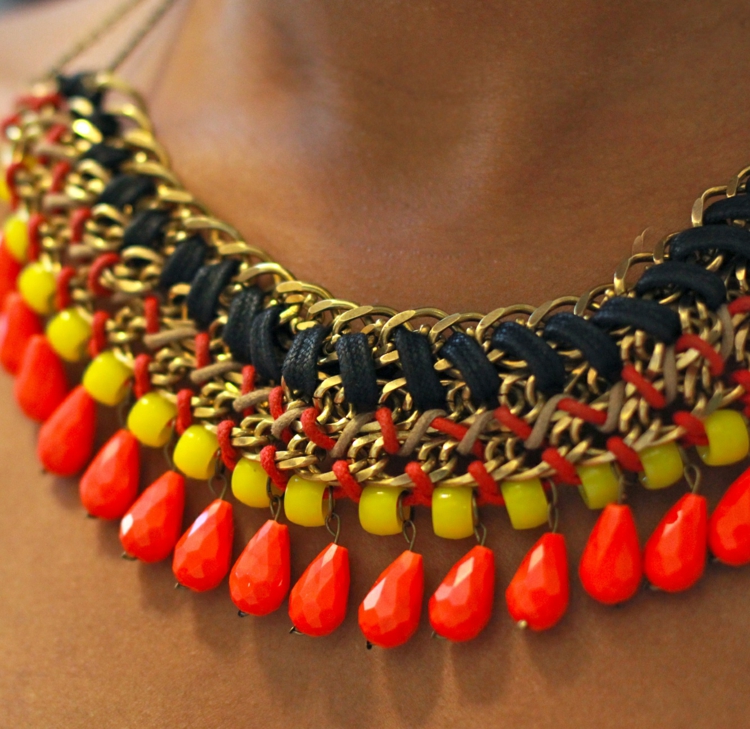 collier-faire-soi-meme-chaines-perles-orange-jaune-corde collier à faire soi-même