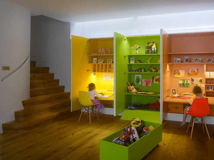 couleur-chambre-enfant---bureau-chaise-vintge-orange-jaune-vert-plancher