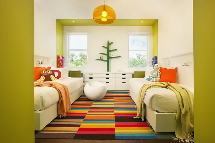 couleur chambre enfant tapis--rayures-lits-jumeaux