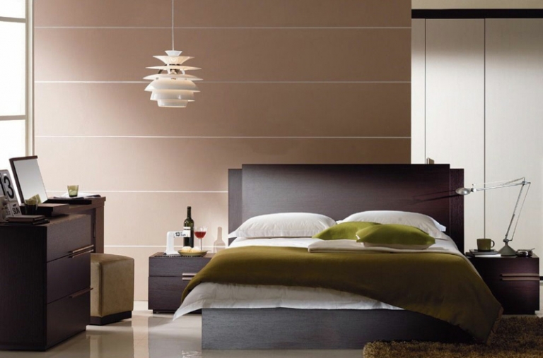 couleur-chambre-moderne-panneau-mural-marron-tête-lit-commode-bois-wenge