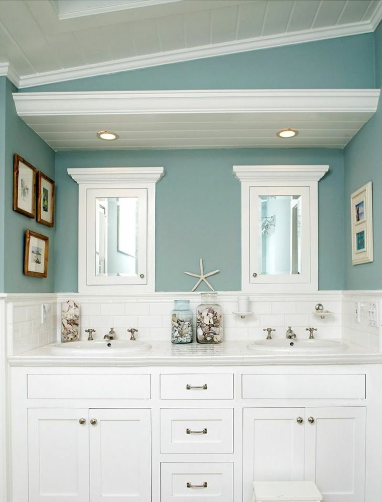 couleur-salle-bains-bleu-clair-armoires-meuble-vasque-blanc-déco-thème-marin