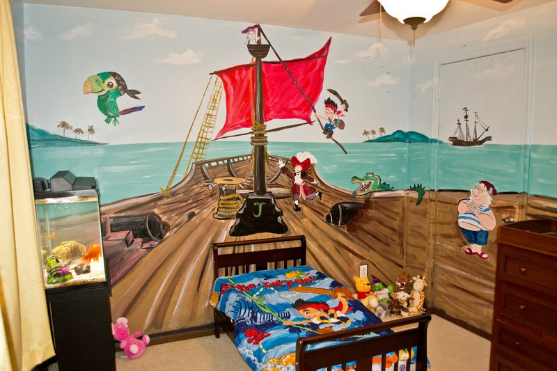 deco-chambre-enfant-theme-pirate-petit-lit-aquarium