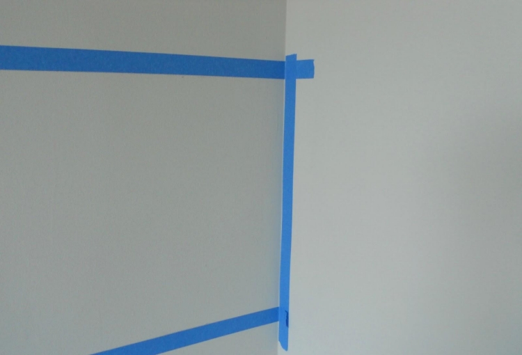 deco-murale-chambre-adulte-idee-diy-ruban-adhesif-bleu