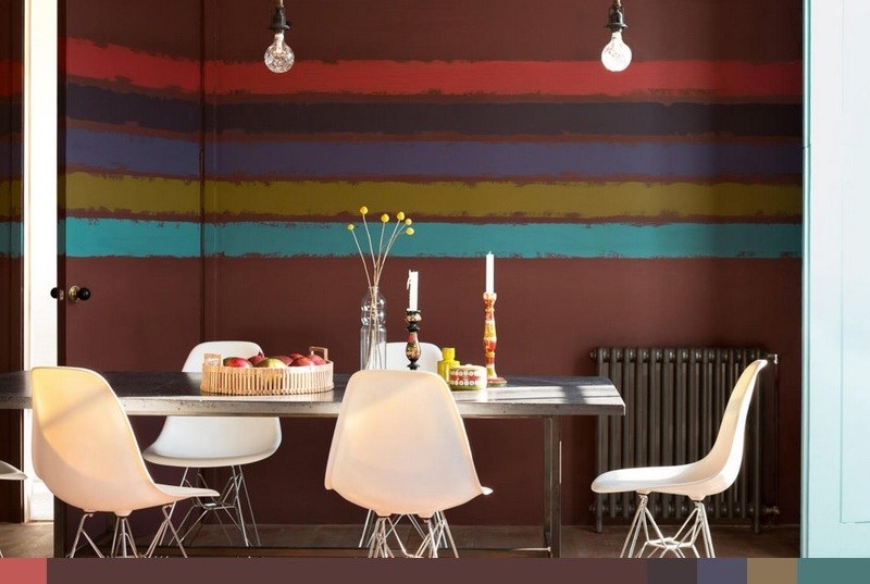 deco-murale-couleur-rayures-chaises-table-manger