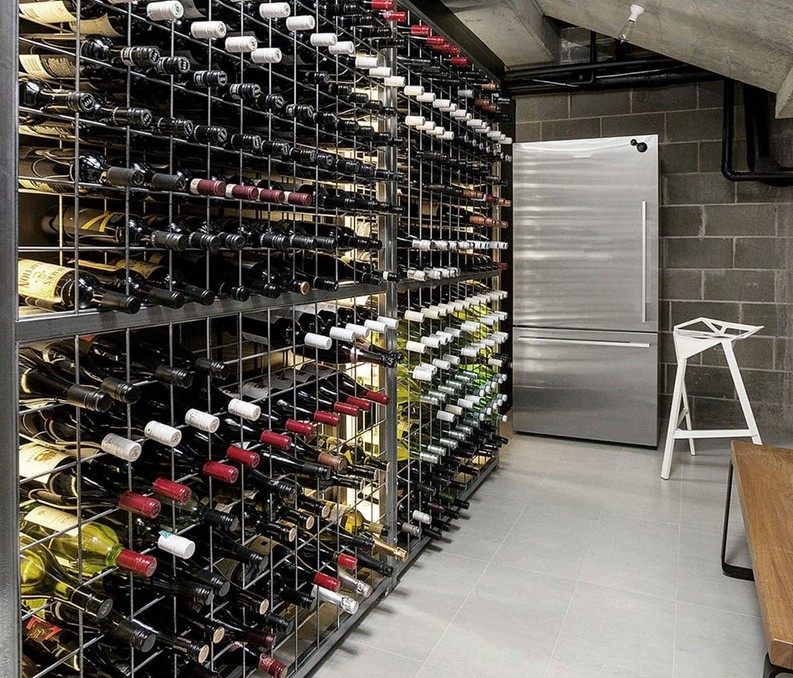 deco-noir-blanc-cave-vin-moderne-meuble-rangement-bouteilles-vin-frigo