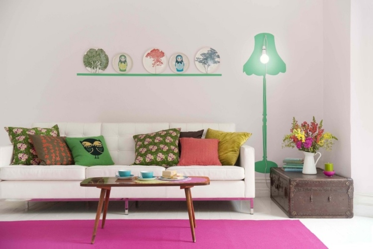 deco-salon-moderne-canapé-blanc-tapis-rose-coussins-verts déco salon moderne