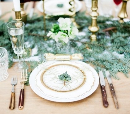 deco-table-Noel-centre-table-branches-sapin-chandeliers-dorés