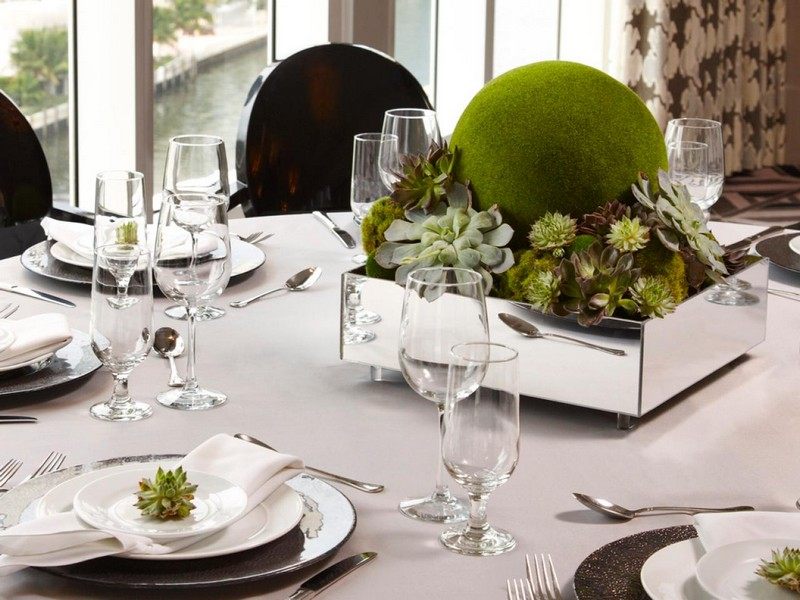 deco-table-automne-plantes-succulentes-verre-boules-mousse
