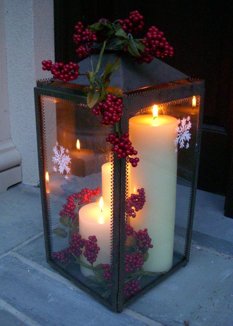 decoration-de-noel-lanternes-bougies-baies-eglantier