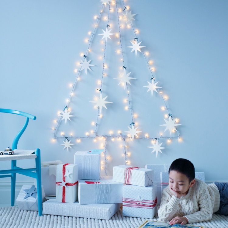 decoration-de-noel-sapin-guirlande-lumineuse-cadeau-tapis-chaise