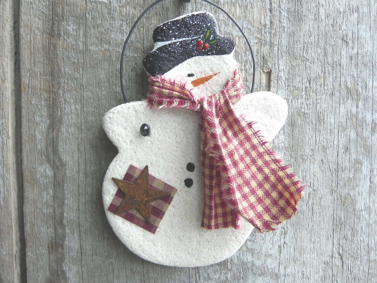 decoration-sapin-Noel-pate-sel-bonhomme-niege-blanc-écharpe-vichy décoration sapin de Noël